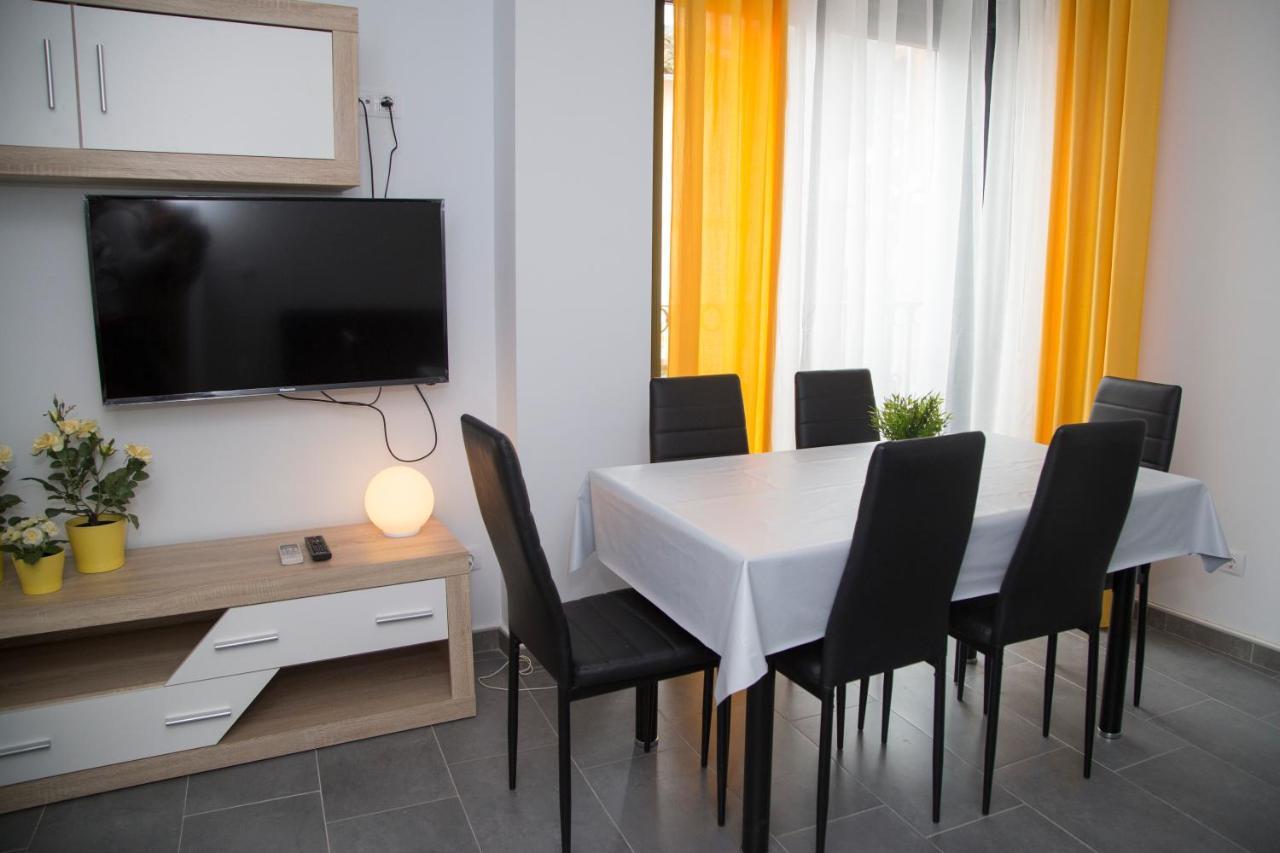 Apartamentos La Plazuela Banos De Montemayor Esterno foto